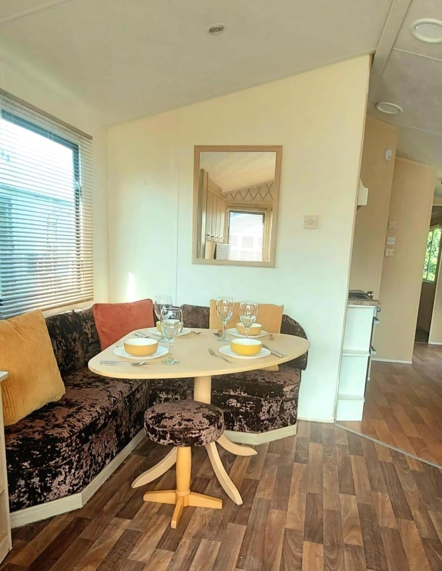 Homely 6 Berth Caravan At Steeple Bay In Essex Ref 36017D Southminster 外观 照片